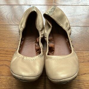 Lucky Brand nude ballet flats